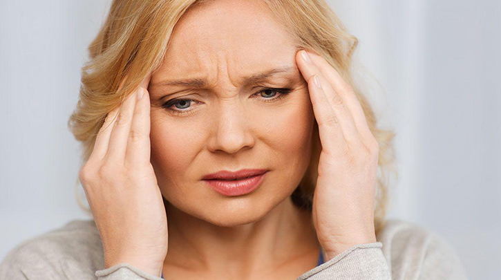 آیا سردرد علامت یائسگی است؟