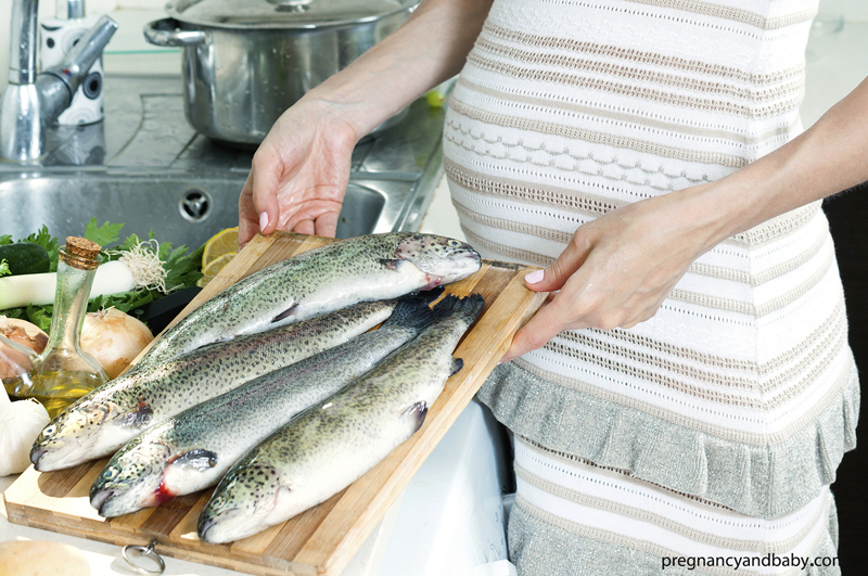 توصیه های اصلاح شده نشان دهنده بسیاری از اجزای تغذیه ای ماهی است که بسیاری از آنها نقش مهمی در رشد و توسعه در دوران بارداری و دوران کودکی دارند. 