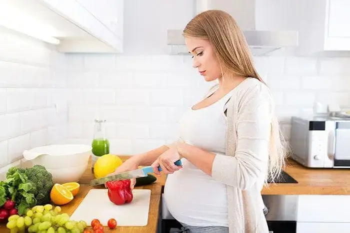 هدف از رژیم غذایی این است که برای جلوگیری از وعده های غذایی بزرگ و مواد غذایی با درصد زیادی از کربوهیدرات ساده. رژیم غذایی باید شامل غذاهایی با کربوهیدراتهای پیچیده و سلولز مانند نان و حبوبات باشد.